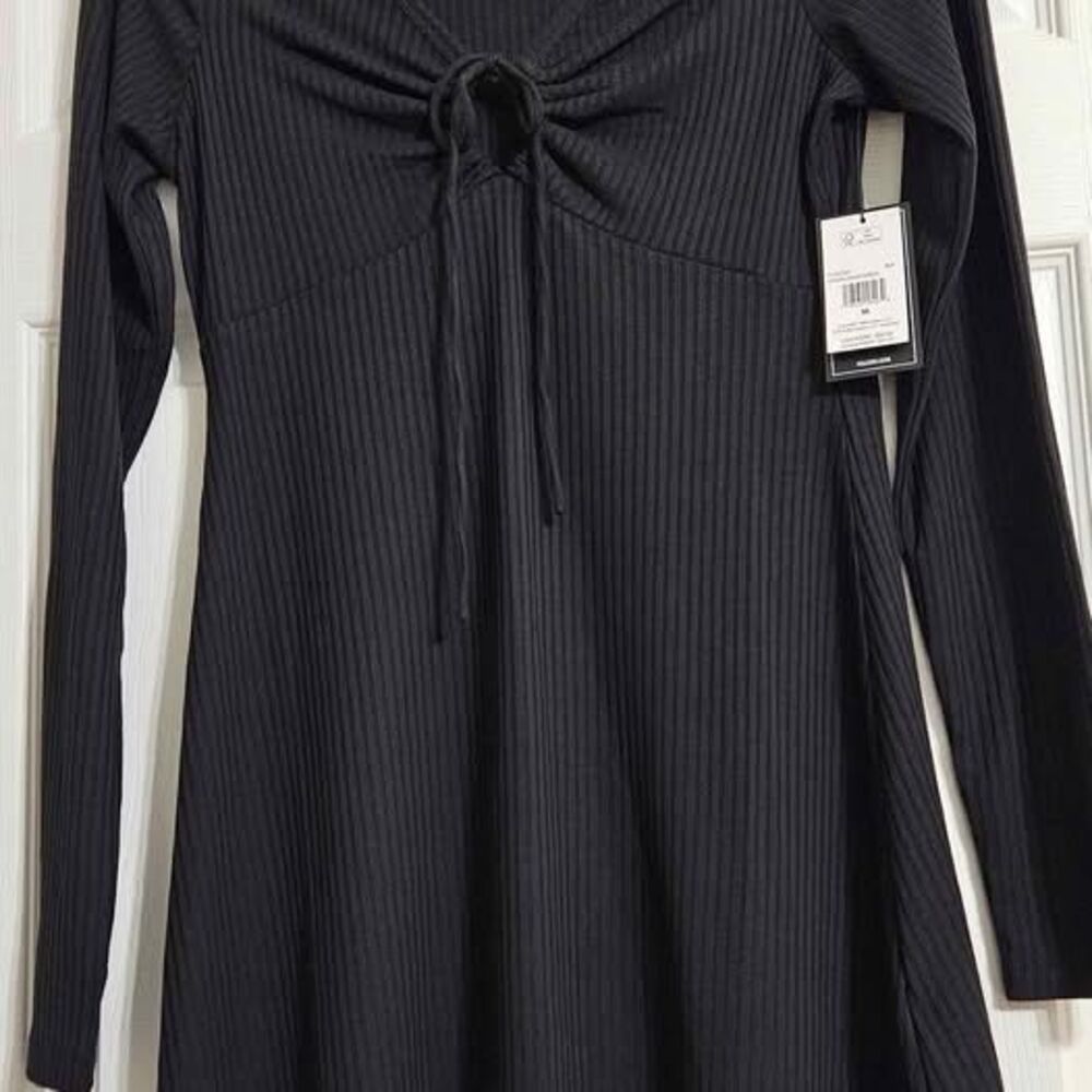 New Long sleeve Black "Volcom" Urban Oasis Mini Dress size Med (8)